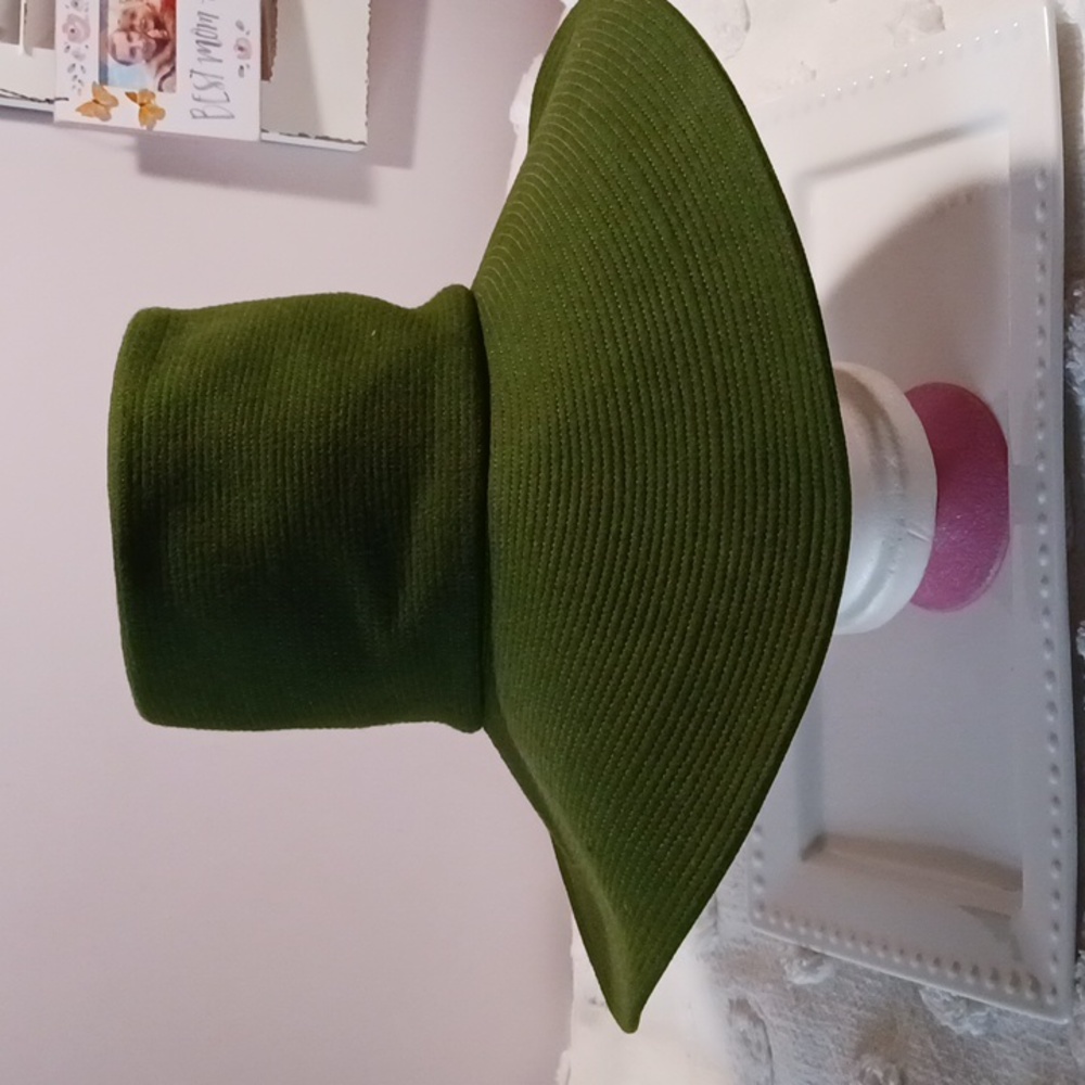 Gorgeous 1960's Vintage High Fashion Design Hat. Moss Green  Stunning!